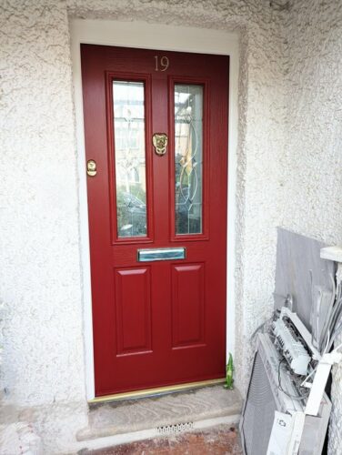 A radiance Red Maple Square from Solid Core Doors with Zinc Art Flair Glass design alongside the super secure Ultion Cylinder fitted in Northwood